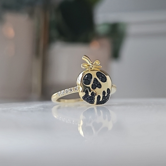 Disney Villians Snow White Poison Apple Ring, 925 Sterling Silver - Picture 2 of 12